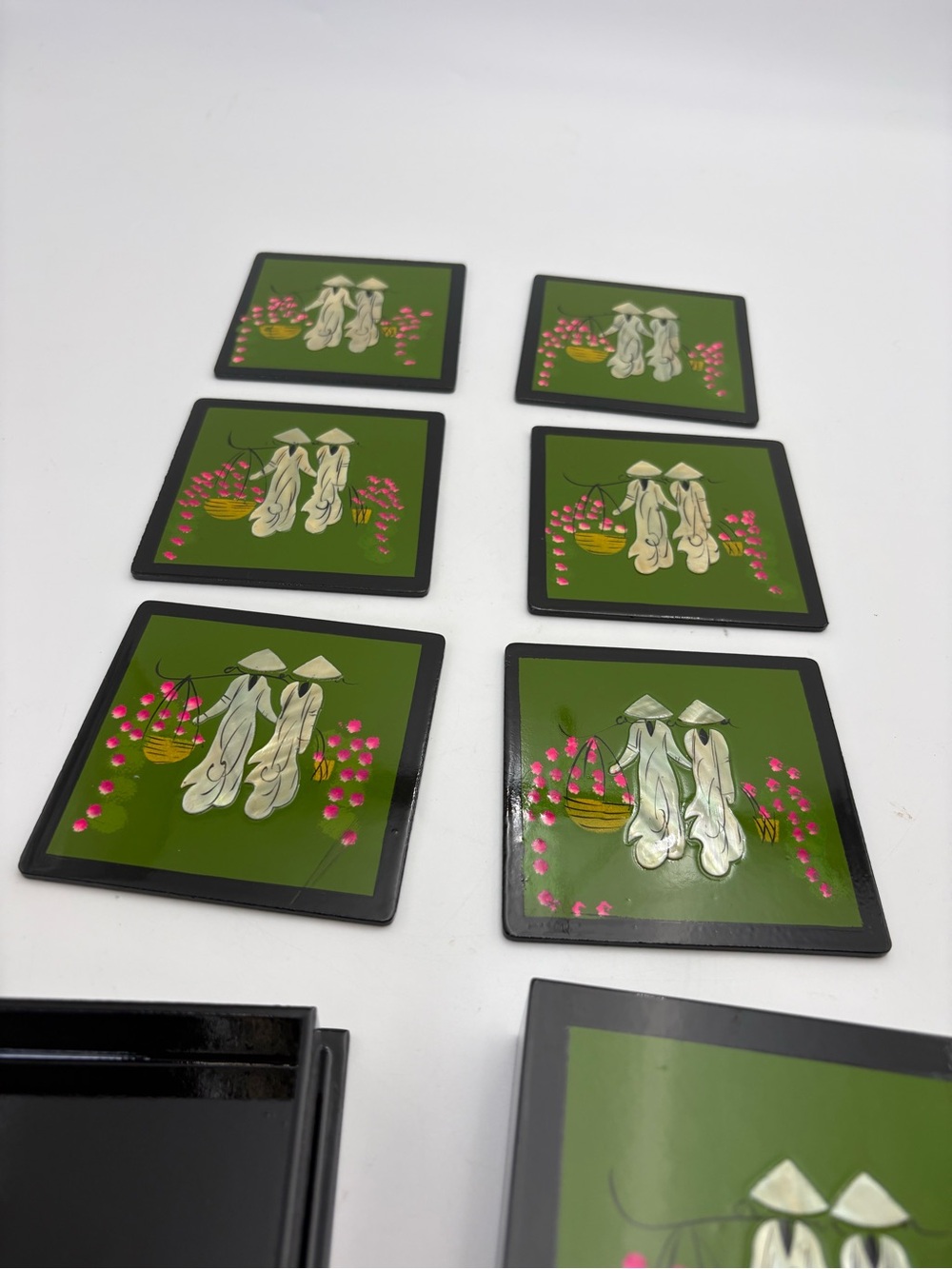 Vintage Lacquerware & Mother of Pearl Vietnamese Set of 6 Coasters in Box - Picture 7 of 11